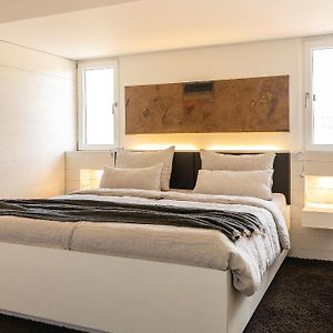 Zimmer mit Kingsize-Bett